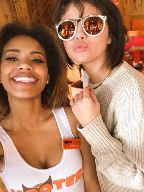 Selena with a fan at Hooters