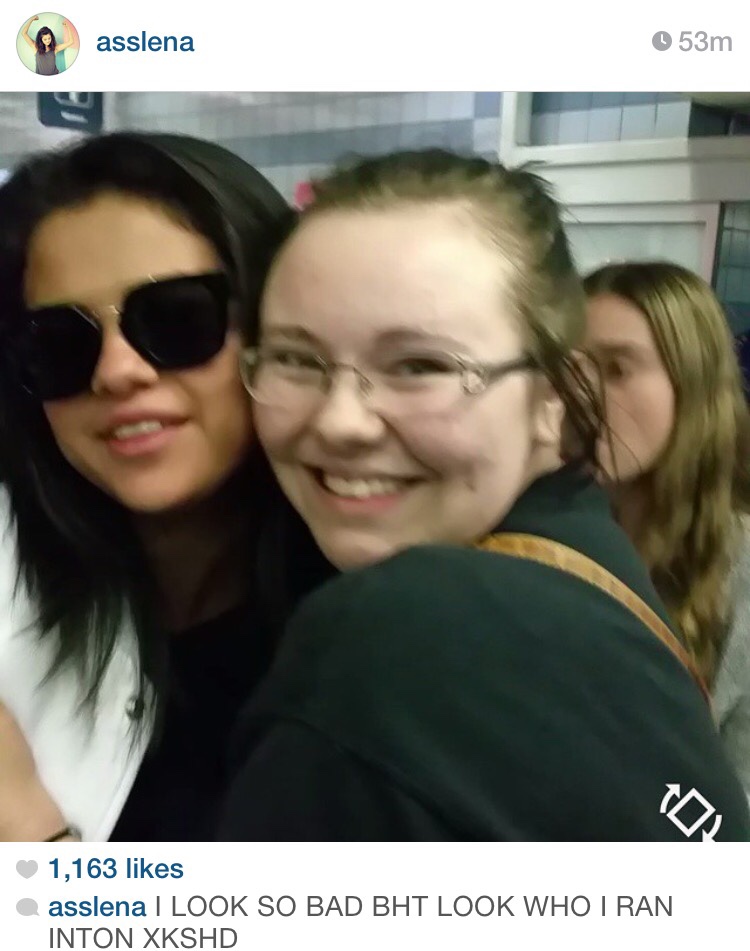 Selena with the fan in Chicago's airport