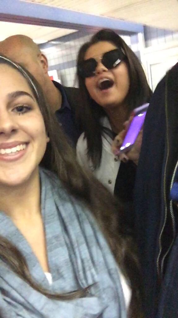 Selena with fans in Chicago's airport