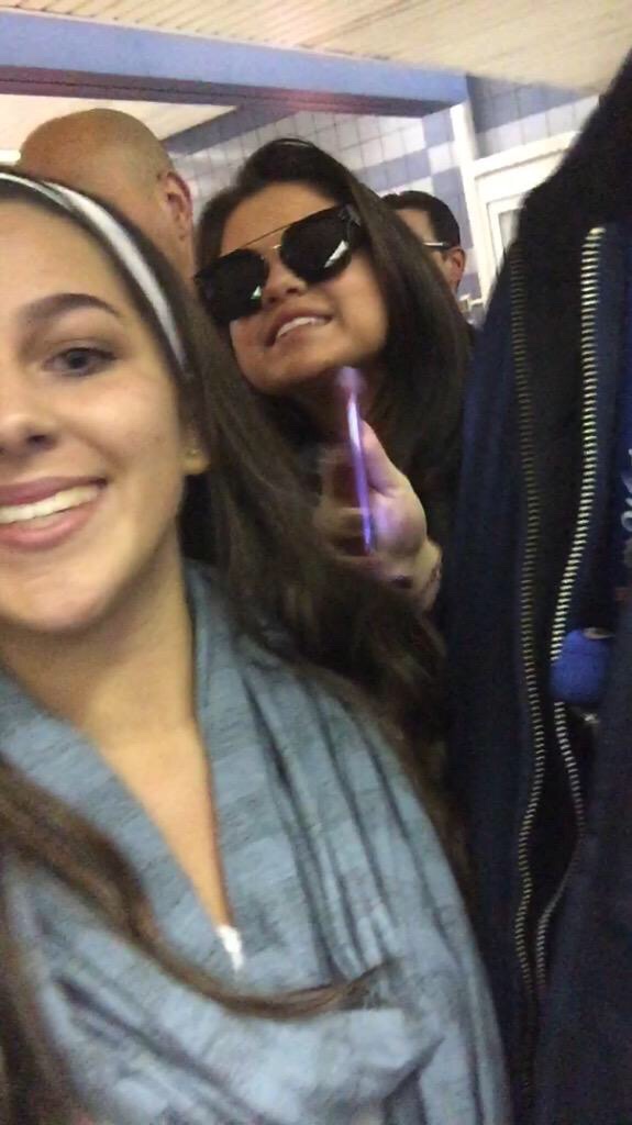 Selena with fans in Chicago's airport