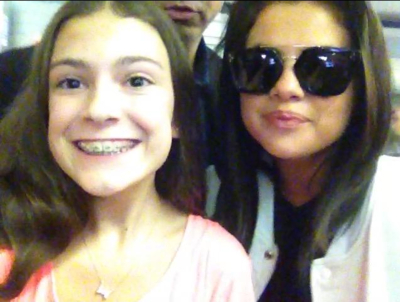 Selena with fan in Chicago's airport