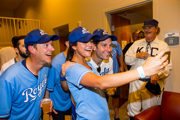 Selena Gomez Plays Softball In Big Slick Celeb Game: Photo 3398324, Eric  Stonestreet, Hilarie Burton, Jason Sudeikis, Paul Rudd, Rob Riggle, Selena  Gomez Photos