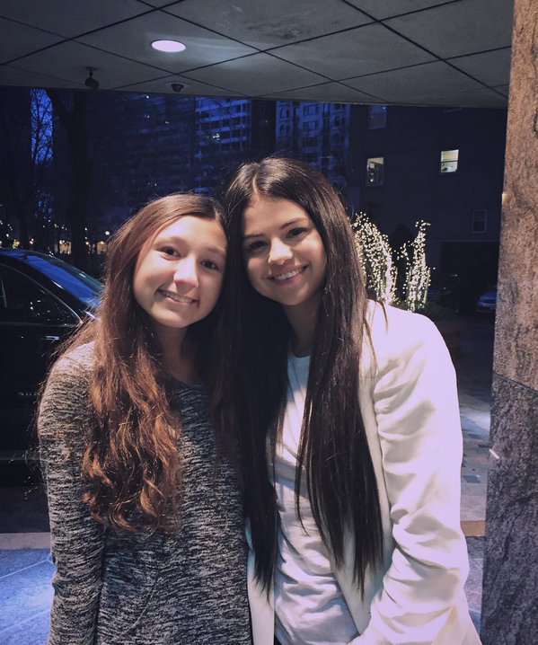 Selena with fans in Philadelphia