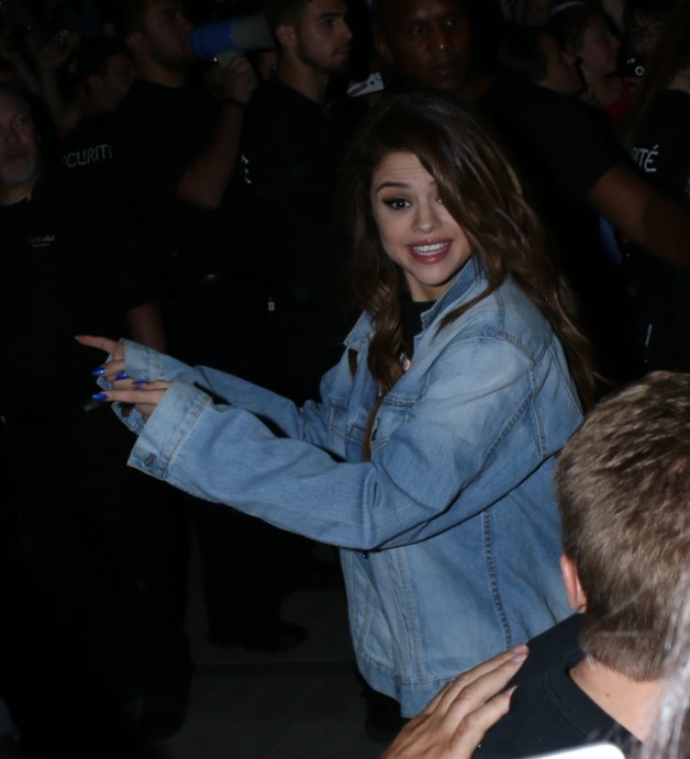 EXCLUSIVE: Selena Gomez greets fans in Montreal, Canada