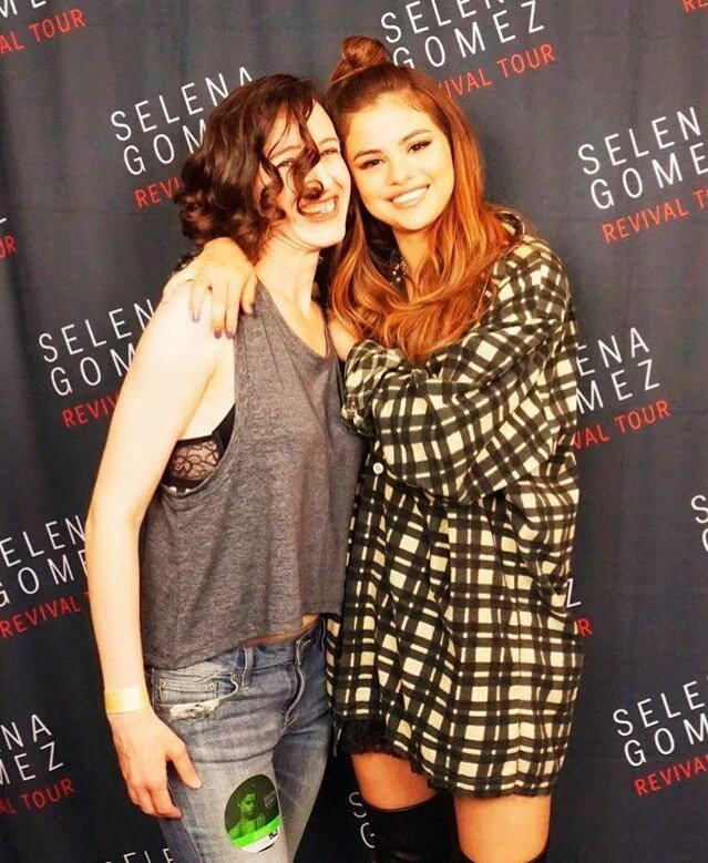 Selena meeting fans backstage in Auburn Hills