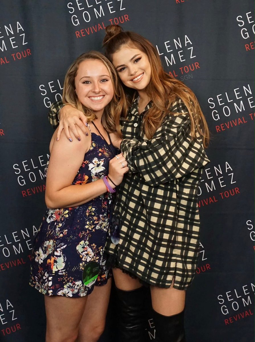 Selena meeting fans backstage in Auburn Hills