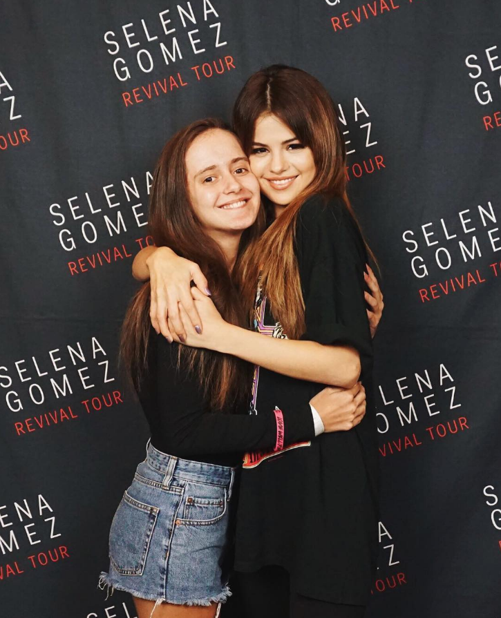 Selena meeting fans backstage at REVIVAL Tour concert in Lousville