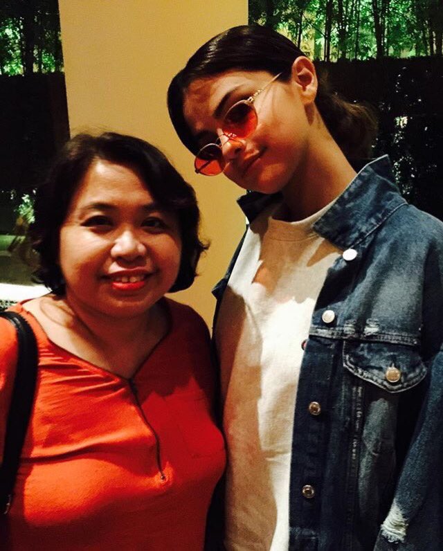 Selena with a fan in Singapore