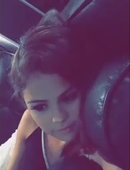 Selena rocking out with Elie and friends in Sydney, videos from Selena’s snapchat