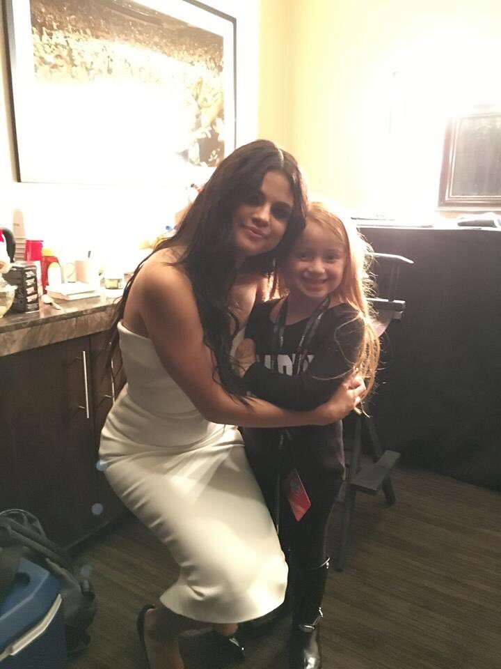 Rare pic of Selena at Z100 New York Jingle Ball