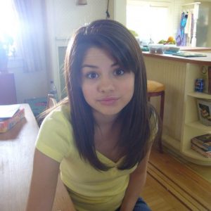 New rare pics of Selena