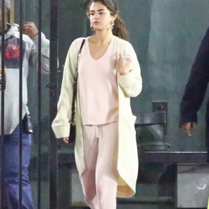 Selena leaving Bible study lesson in Los Angeles