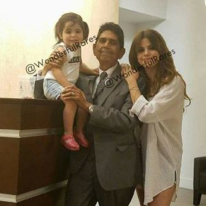 Rare pics of Selena with her sister Victoria and from set of Sears commercial