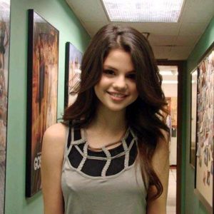 New rare pics of Selena