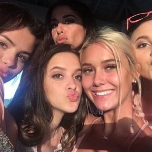 New pic of Selena with fans in Jamaica