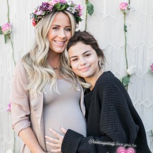 New pic of Selena at the baby shower party