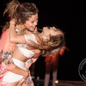 New pics of Selena dancing in Jamaica