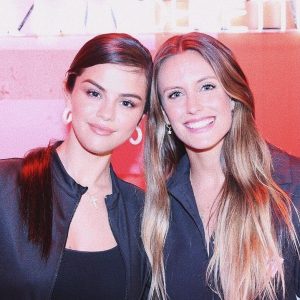 16 May More pics of Selena with fans at DEFY City