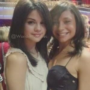Rare pic of Selena with a fan