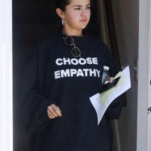 3 July Selena leaving doctor’s office in Los Angeles