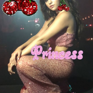 25 August Selena in Petra Collins Instagram Story