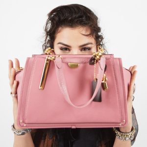 3 August @Coach on Twitter: For your eyes only: @selenagomez with our exclusive new Dreamer bag