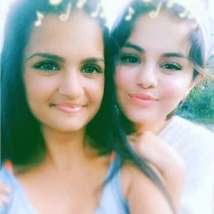 29 August Selena spotted with the fans in Bulgaria