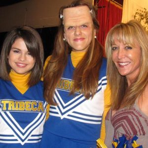 8 August new rare pics of Selena on set of Wizards Of Waverly Place