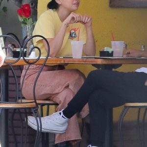 21 September Selena spotted grabbing lunch in Beverly Hills