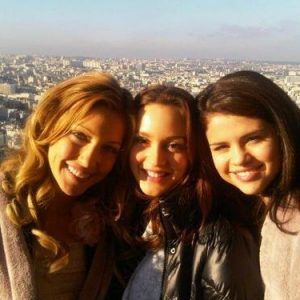 30 September rare pics of Selena with Katie Cassidy and Leighton Meester on set of Monte Carlo