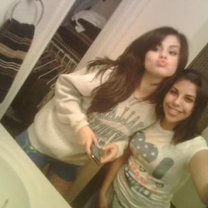 3 October check out new rare pics of Selena with fans in 2010