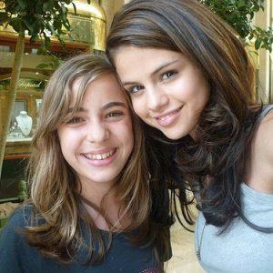 17 November new rare pics of Selena with fans on set of Monte Carlo in 2010