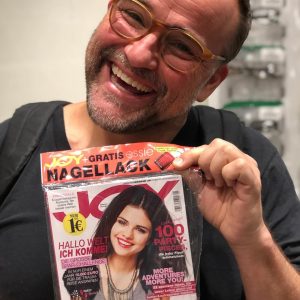 27 December @daviddeluise on Instagram: Look -> A German Selena Gomez