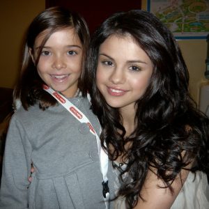 16 April new rare pics of Selena with a lil fan at Radio Disney in 2010