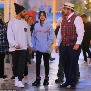 7 May Selena at Disneyland in Anahim, California