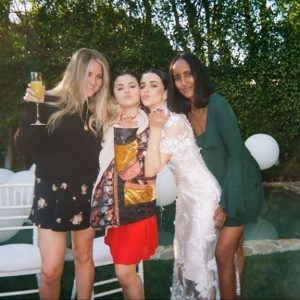 22 May new pic of Selena with friends from January