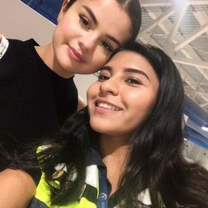 30 June more pics and videos of Selena with fans at the airport in Puerto Vallarta, Mexico