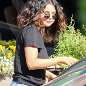 11 September Selena spotted grabbing lunch at Osteria Mamma in Los Angeles