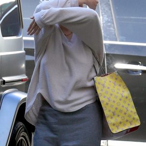 25 September Selena arriving at Nine Zero One salon in West Hollywood, California