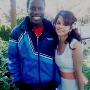 1 September Selena with fans on set of Ramona & Beezus in 2009