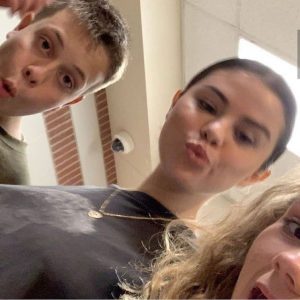 9 September new pic and videos with Selena from Danny Jones Middle School in Texas