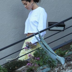 12 October Selena leaving friends house in Los Angeles, California