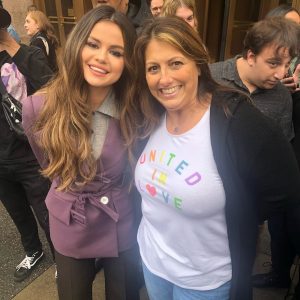 29 October new pic of Selena with a fan in New York