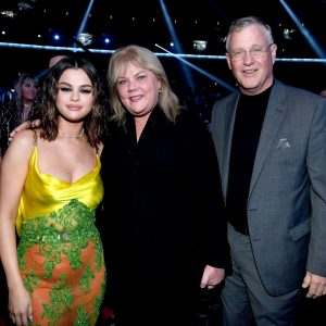 24 November more new pics of Selena at the audience and new pics and videos from red carpet of American Music Awards