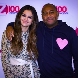 7 November new pics of Selena with Maxwell on Z100 New York