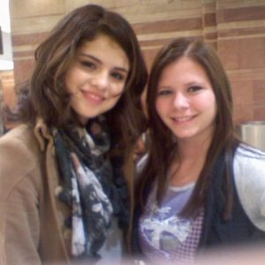 30 November new pics of Selena with fans from 2009