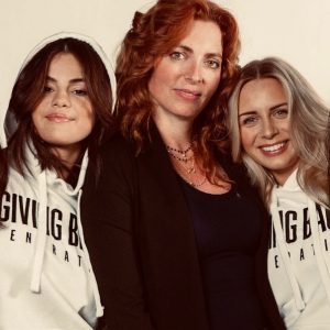 12 November @chiaratilesi on Instagram: “Be Kind” is the last episode of the US series of “Giving Back Generation”