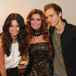 13 November rare pic of Selena with Shania Twain