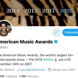 1 November official twitter accs changed icons to little Selena