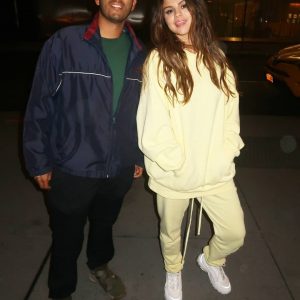 28 October new pic of Selena with a fan in New York